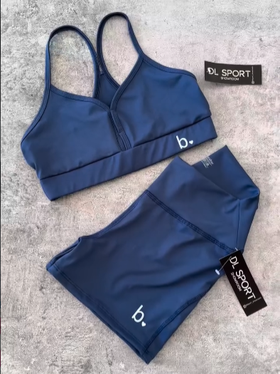 Conjunto deportivo azul marino de top y short