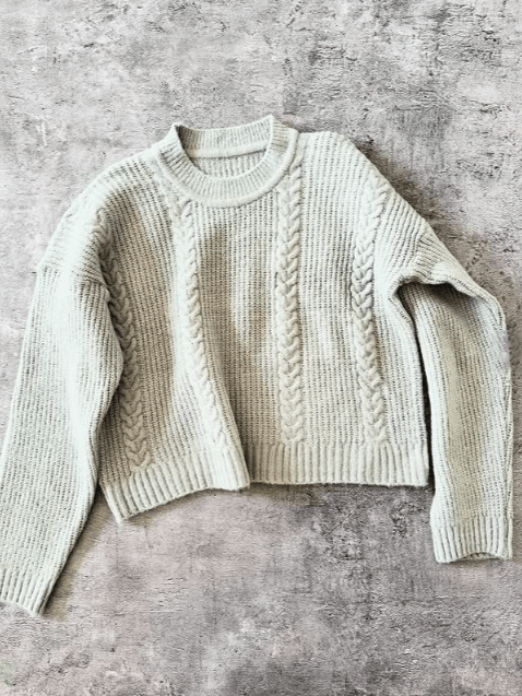 Sweater blanco tejido de mujer estilo clásico